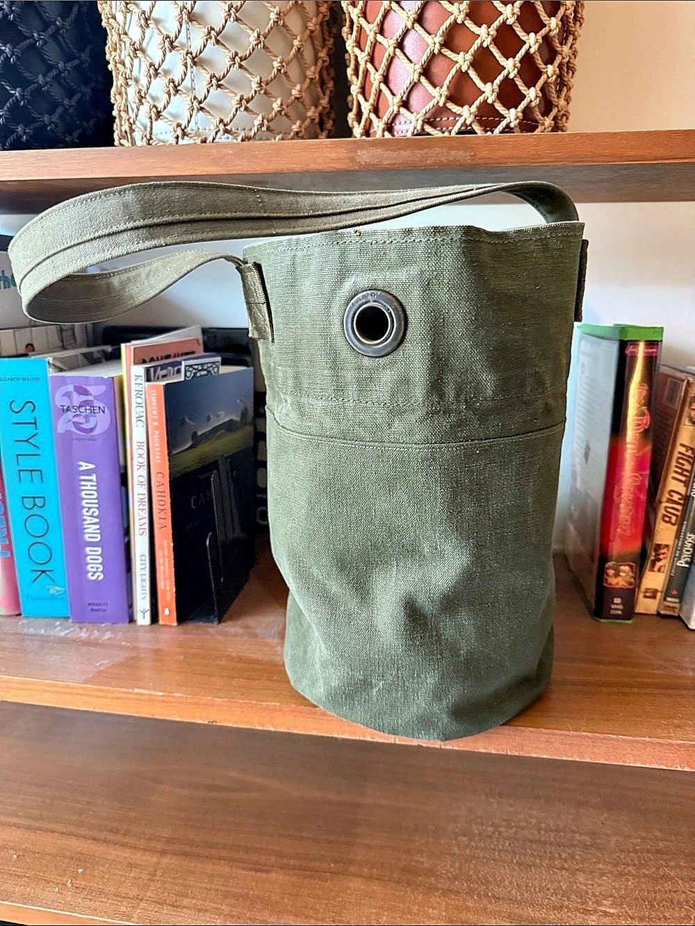 Lizard Vision Bucket Bag in Green